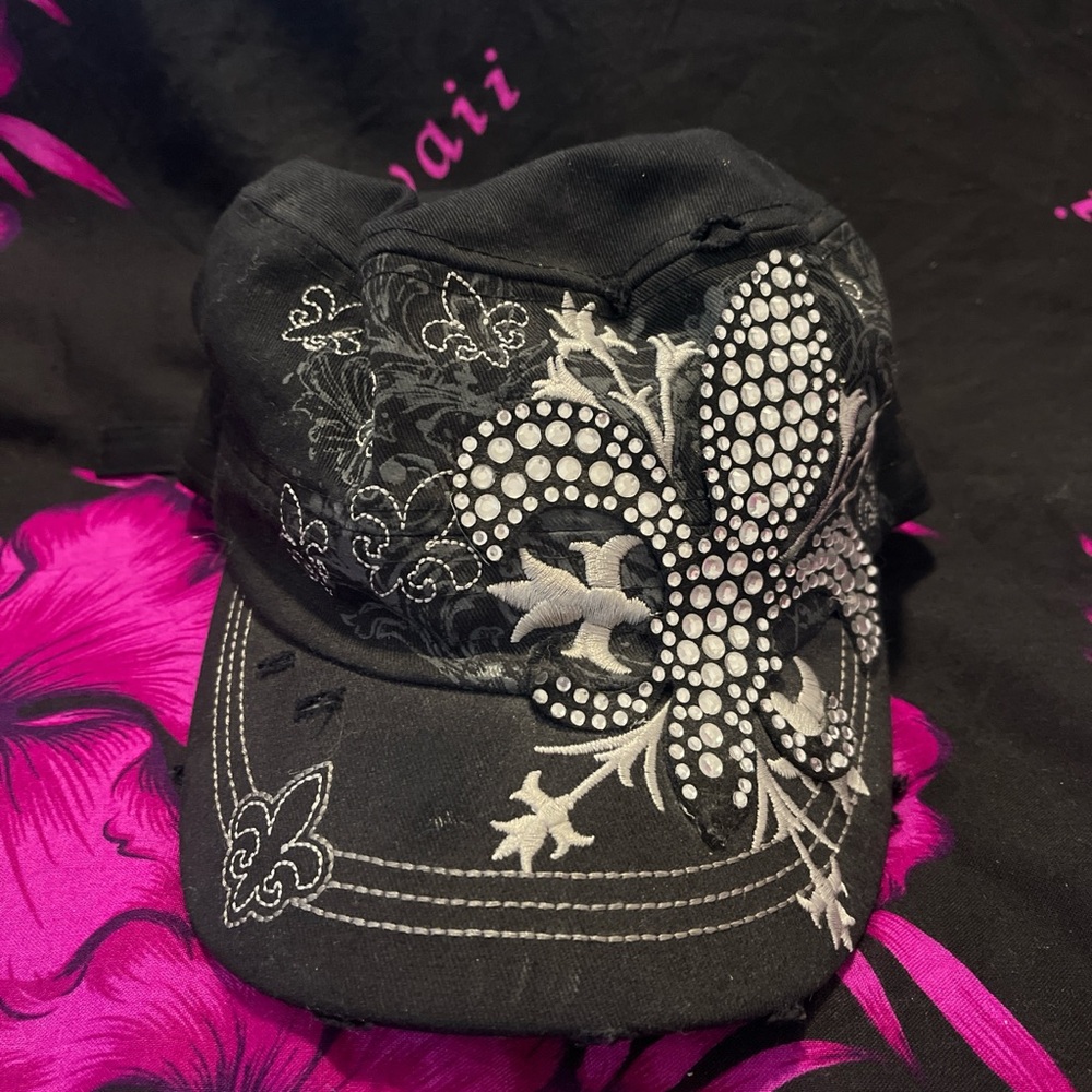 Black Fleur-de-Lis Embellished Cap